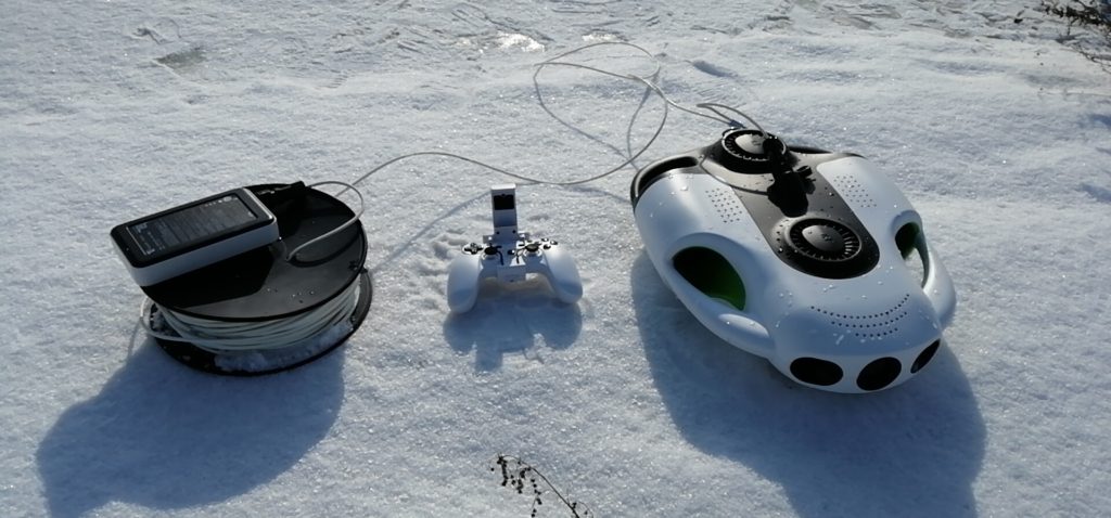 極端な氷下環境でも、水中ドローン BW Space Pro が正常に働きます。 氷上ワカサギ釣り、穴釣りに使えます。